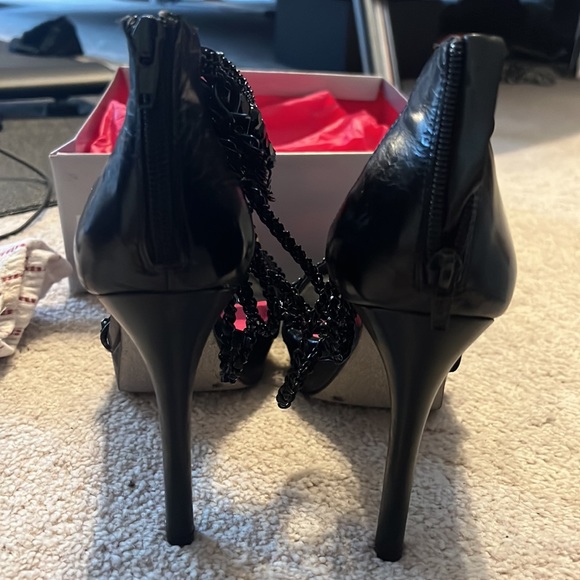 Gianni Bini Limited Edition black chain shoes! - Picture 3 of 5